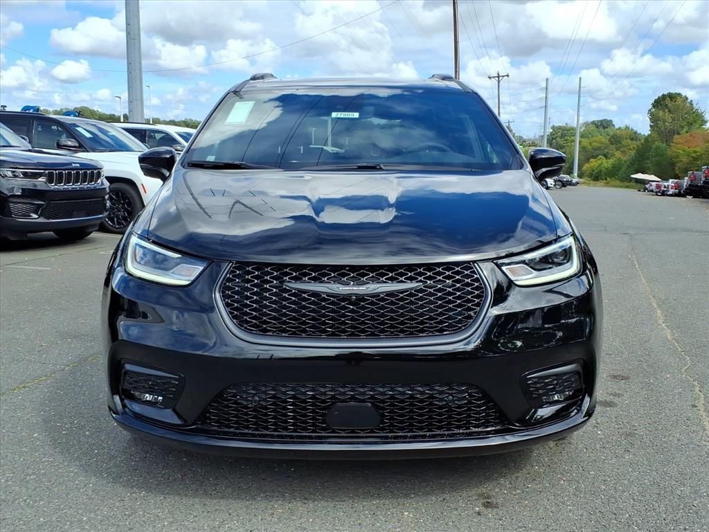 2026 Chrysler Pacifica Limited photo 2