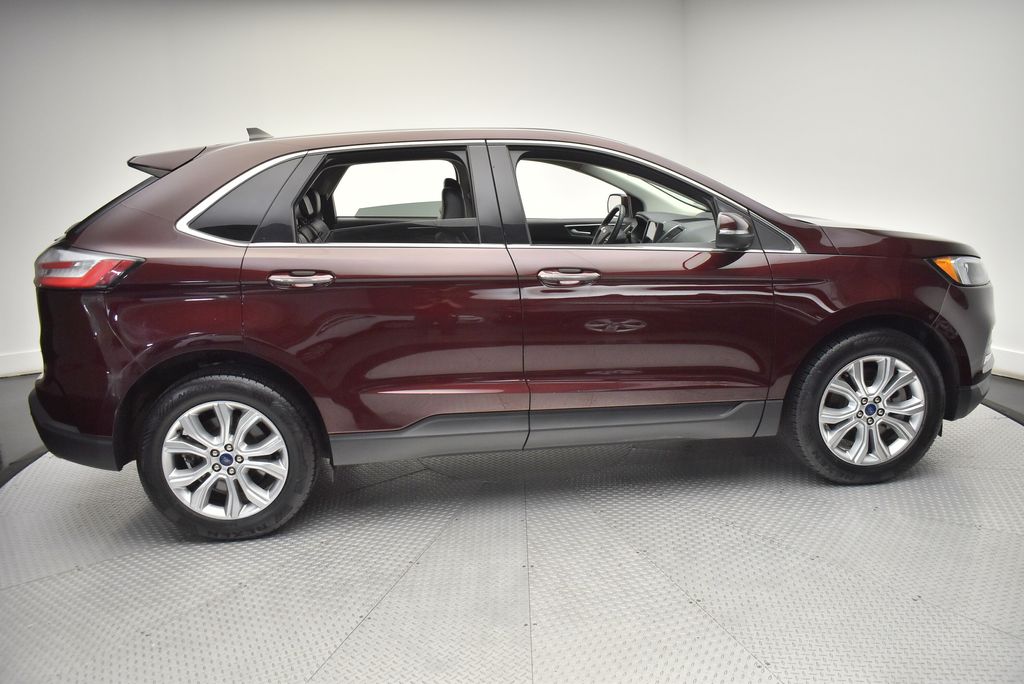 2022 Ford Edge Titanium photo 3