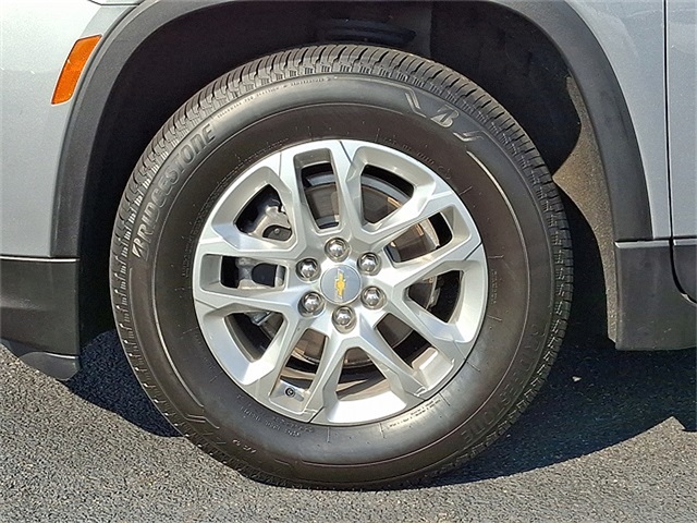 2023 Chevrolet Traverse LS photo 9