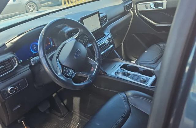 2022 Ford Explorer ST photo 3