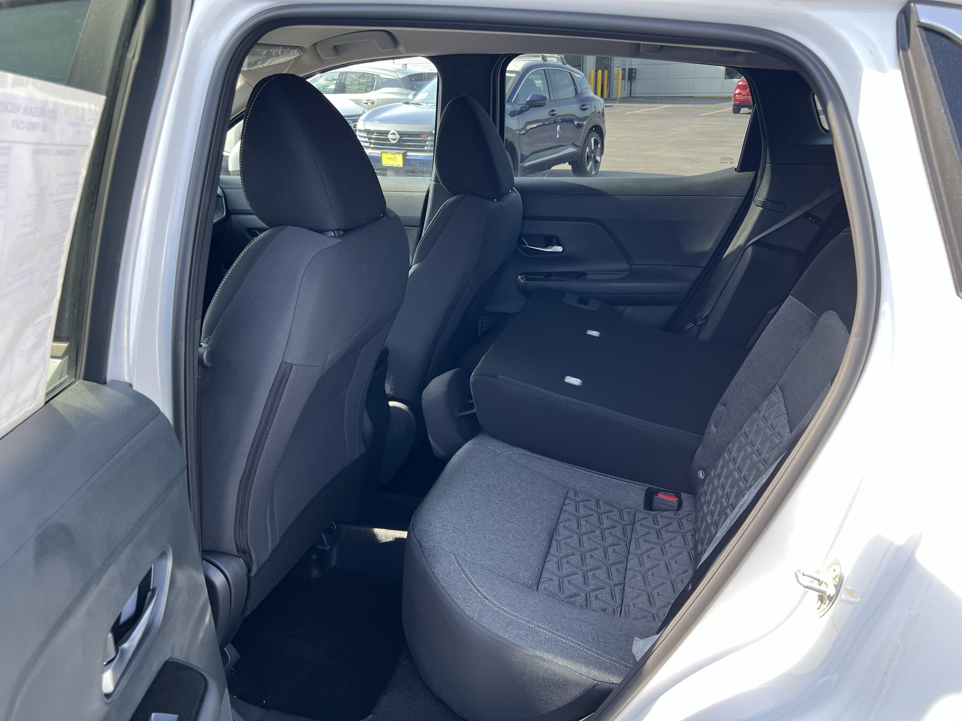 2025 Nissan Kicks SV photo 3
