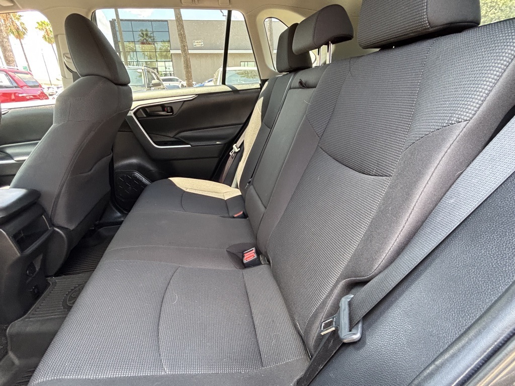 2021 Toyota RAV4 LE photo 8