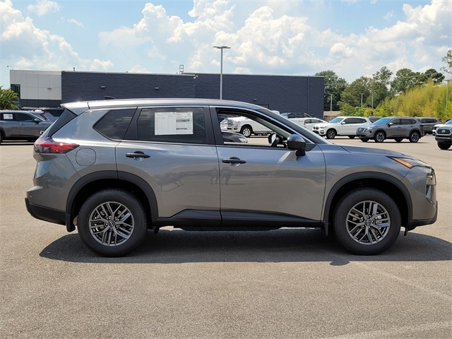 2026 Nissan Rogue S photo 2