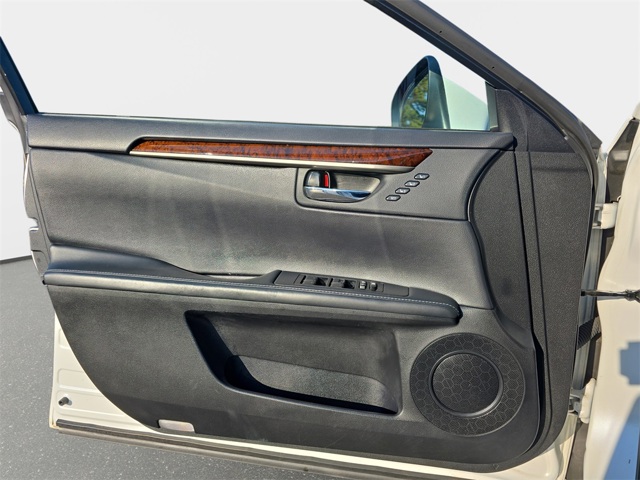2014 Lexus ES 350 photo 25