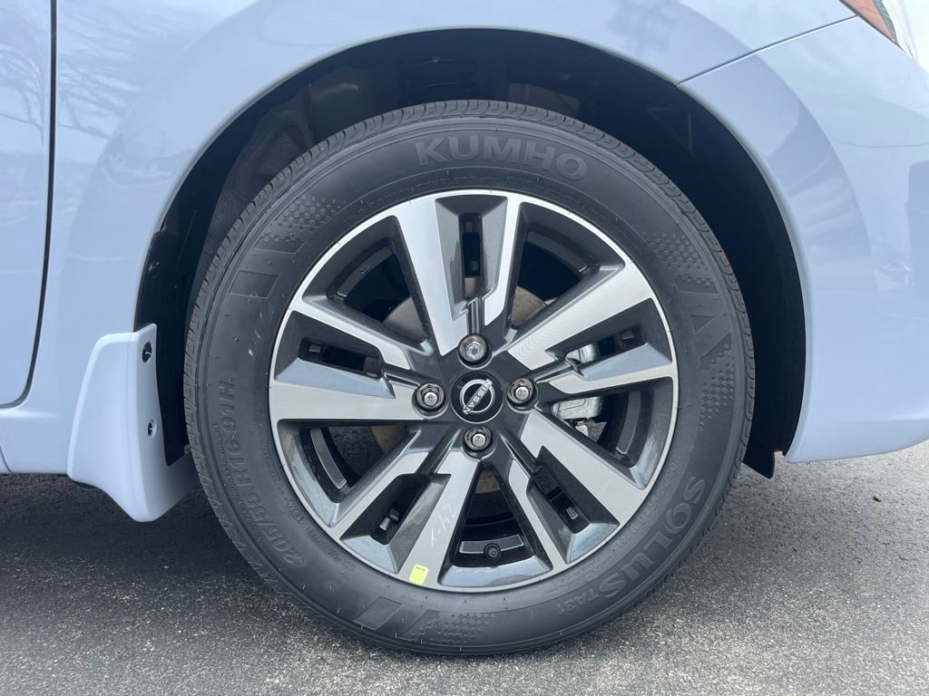 2025 Nissan Versa SV photo 11