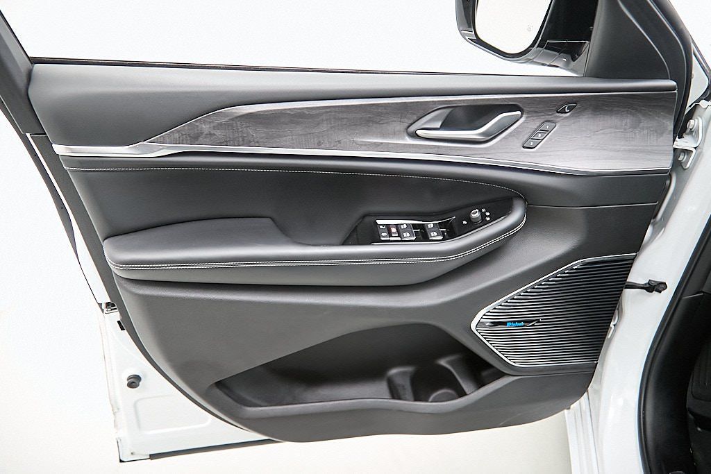 2022 JEEP GRAND CHEROKEE L - Image 9