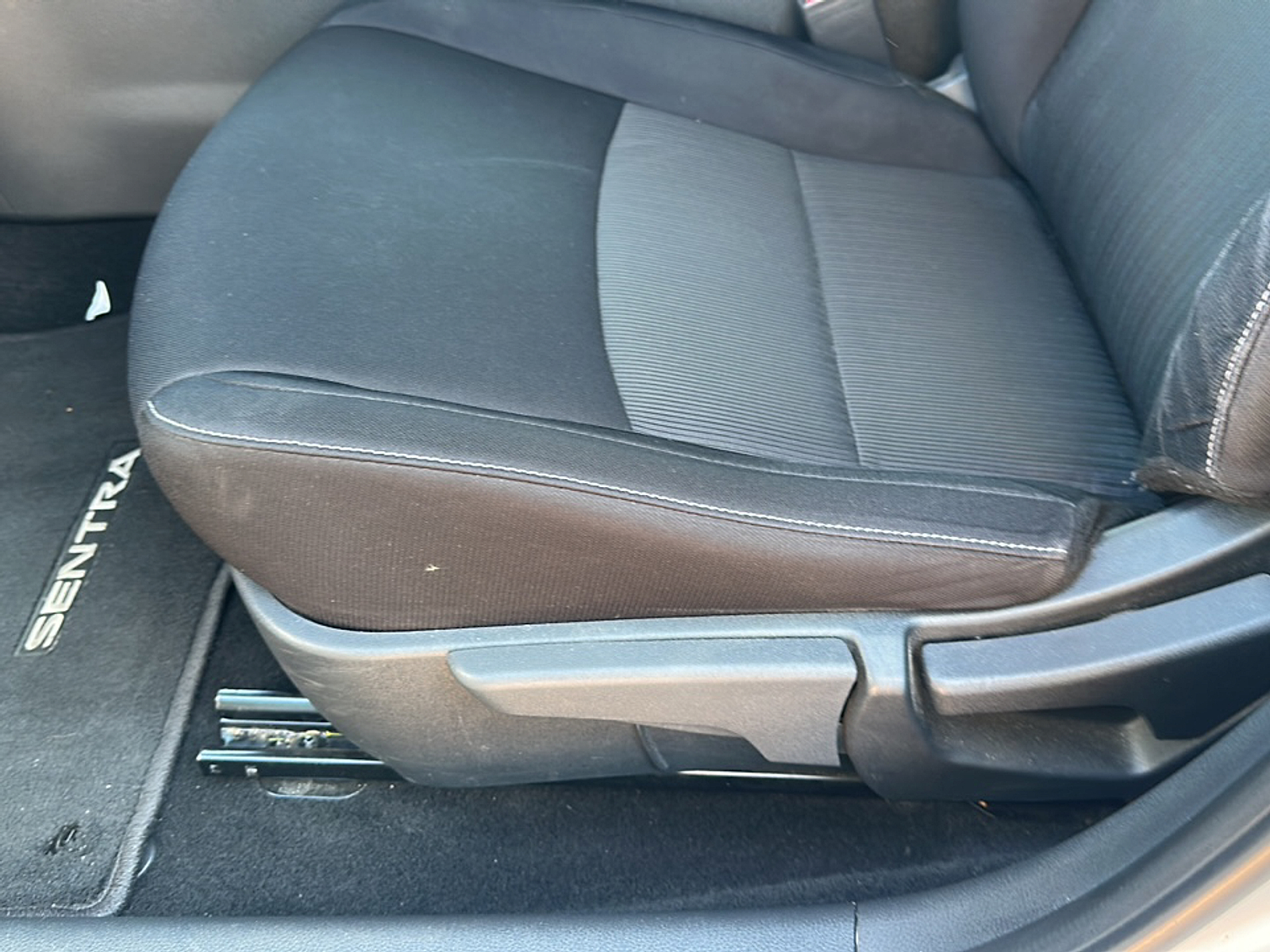 2020 Nissan Sentra SV photo 5