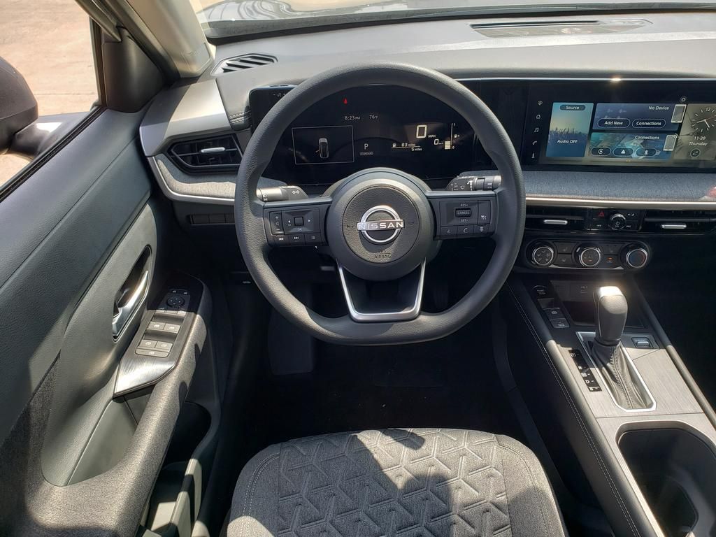 2025 Nissan Kicks SV photo 7
