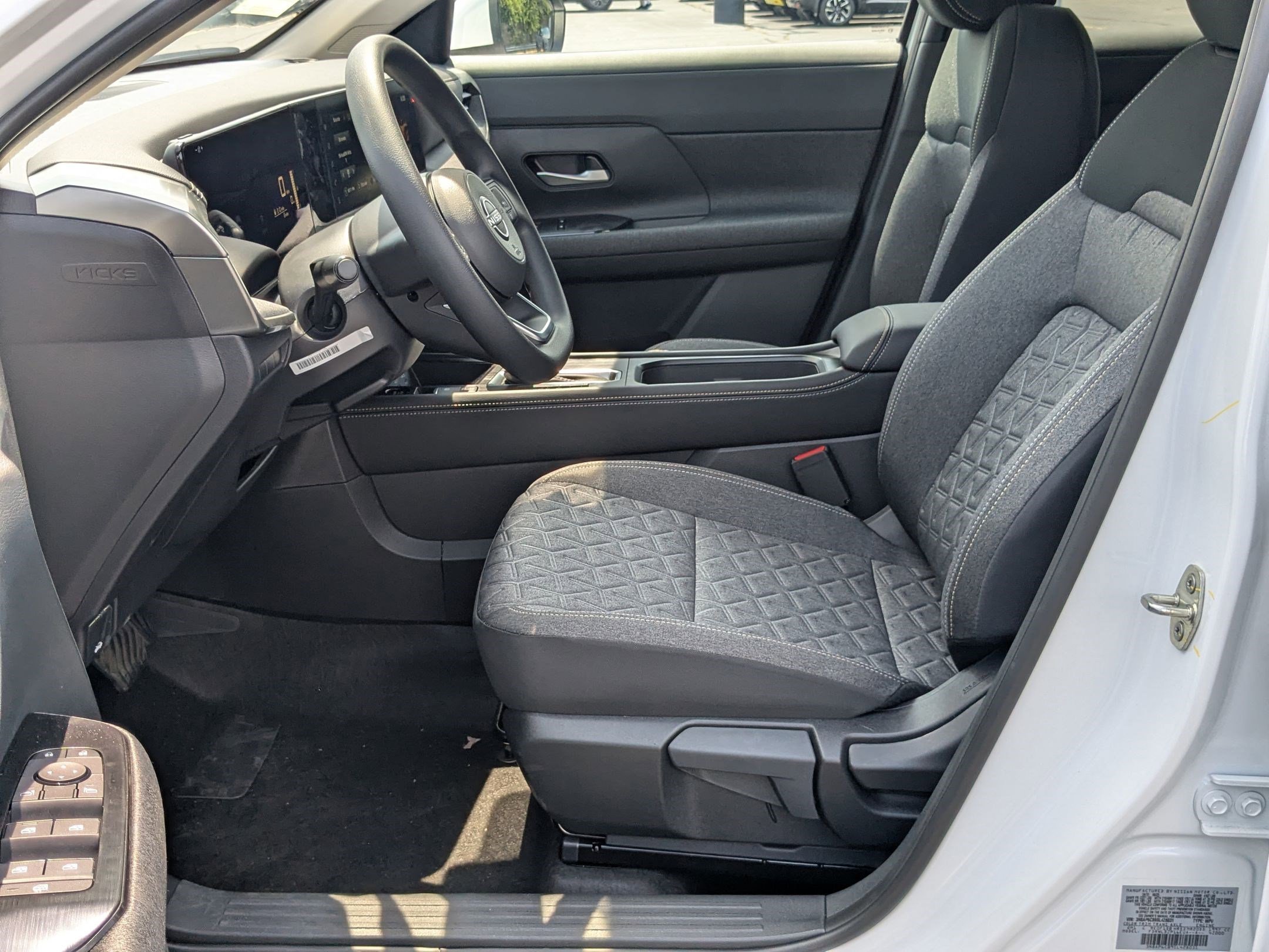 2025 Nissan Kicks SV photo 6
