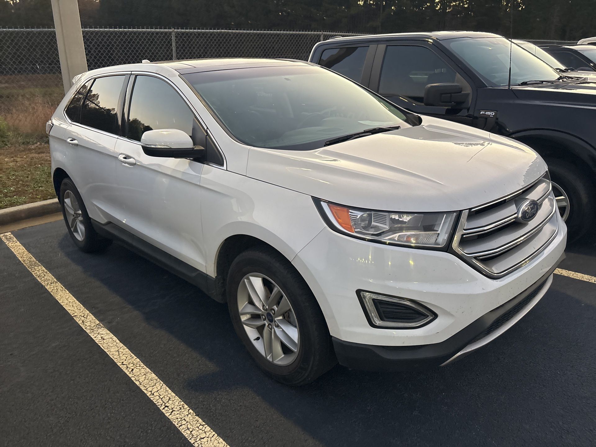 2017 Ford Edge SEL photo 2