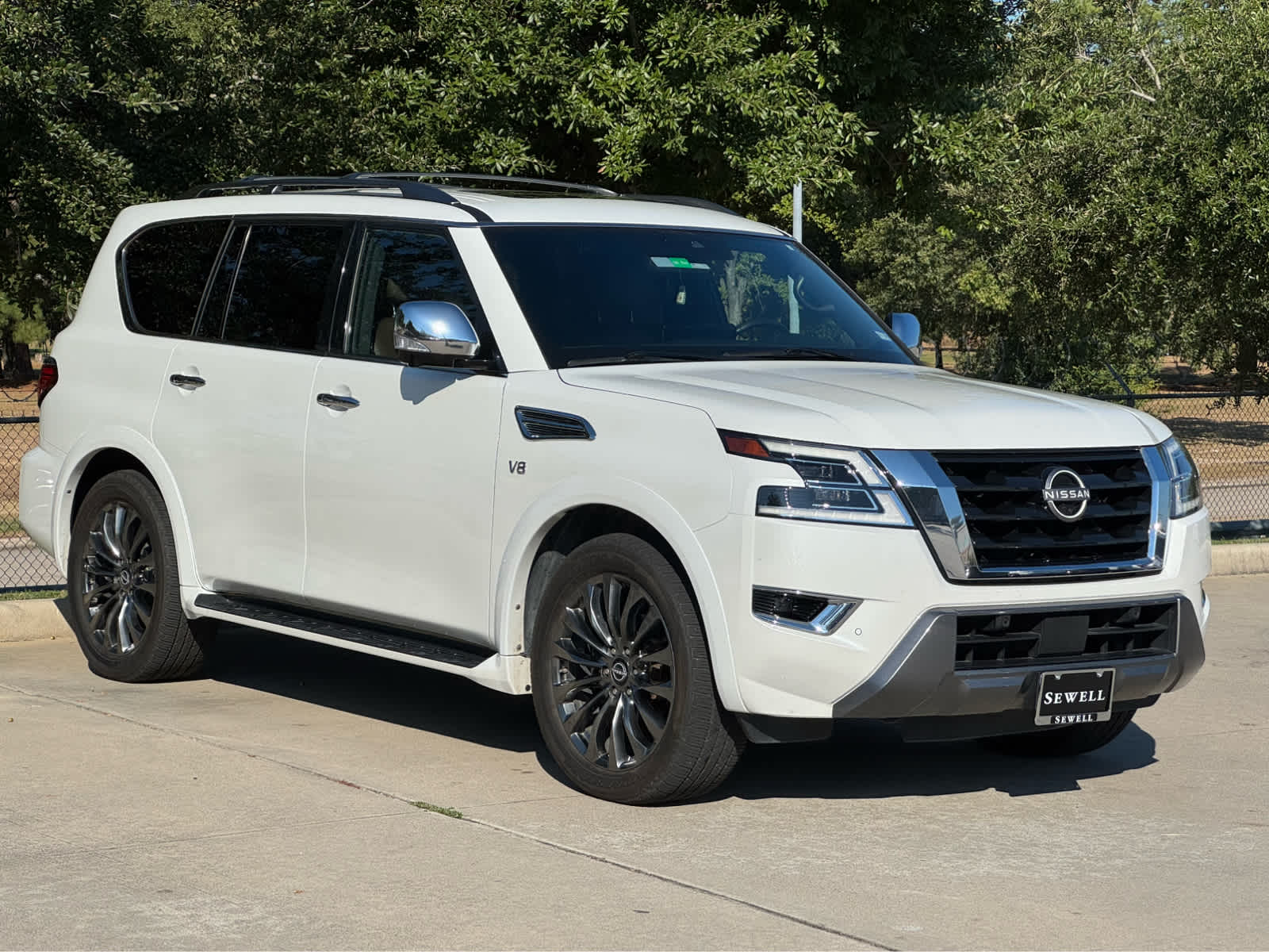 2022 Nissan Armada Platinum photo 2