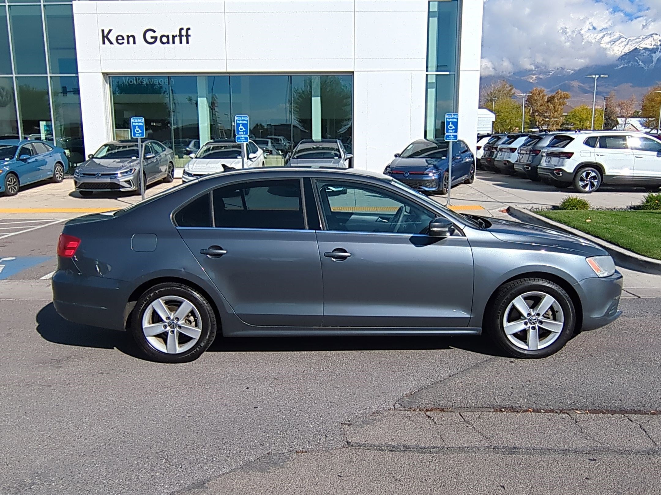 2014 Volkswagen Jetta SEL TDI photo 2