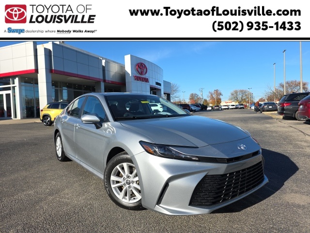 2025 Toyota Camry LE's photo