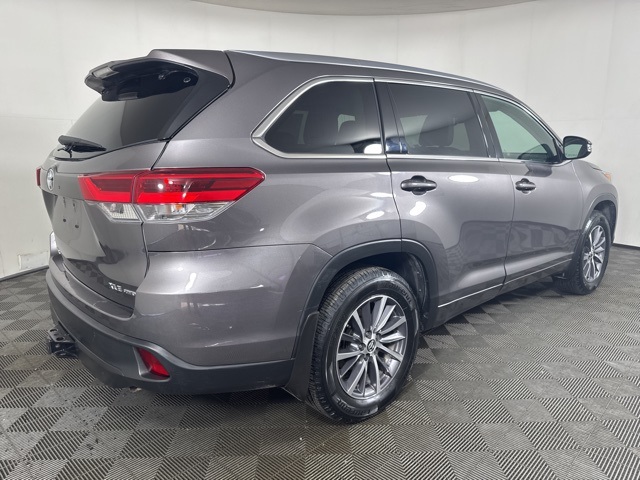 2018 Toyota Highlander XLE photo 2