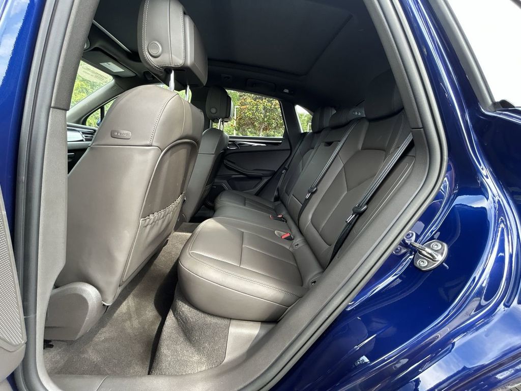 2025 Porsche Macan Base photo 25