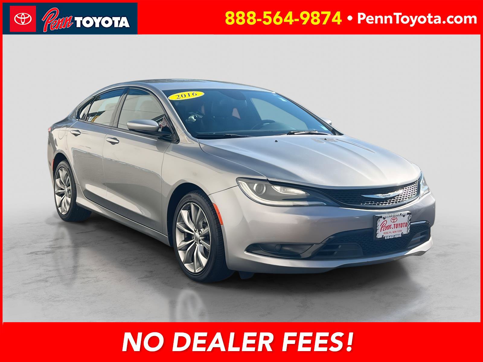 2016 Chrysler 200 S's photo