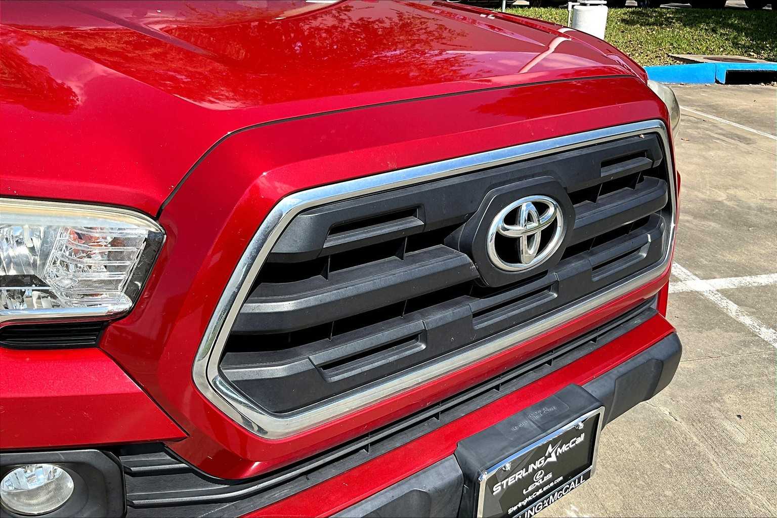 2017 Toyota Tacoma SR5 photo 26