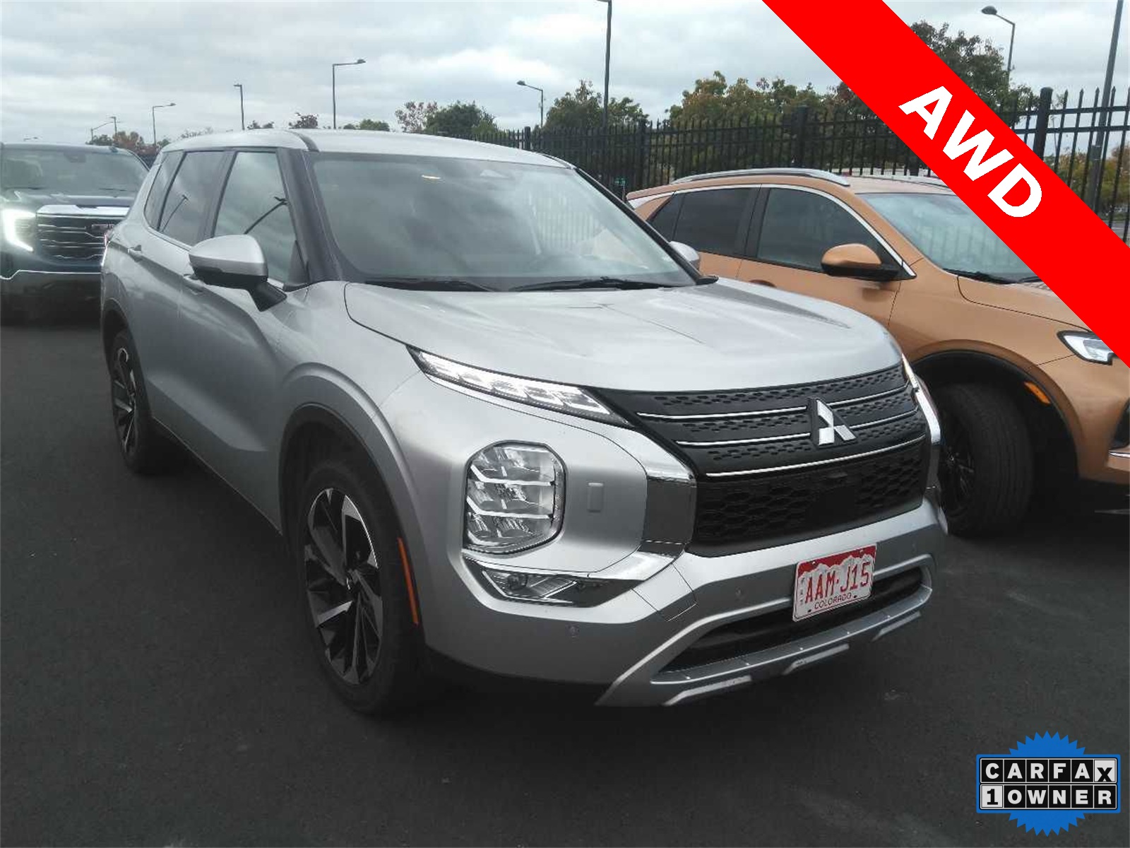 2024 Mitsubishi Outlander SE's photo