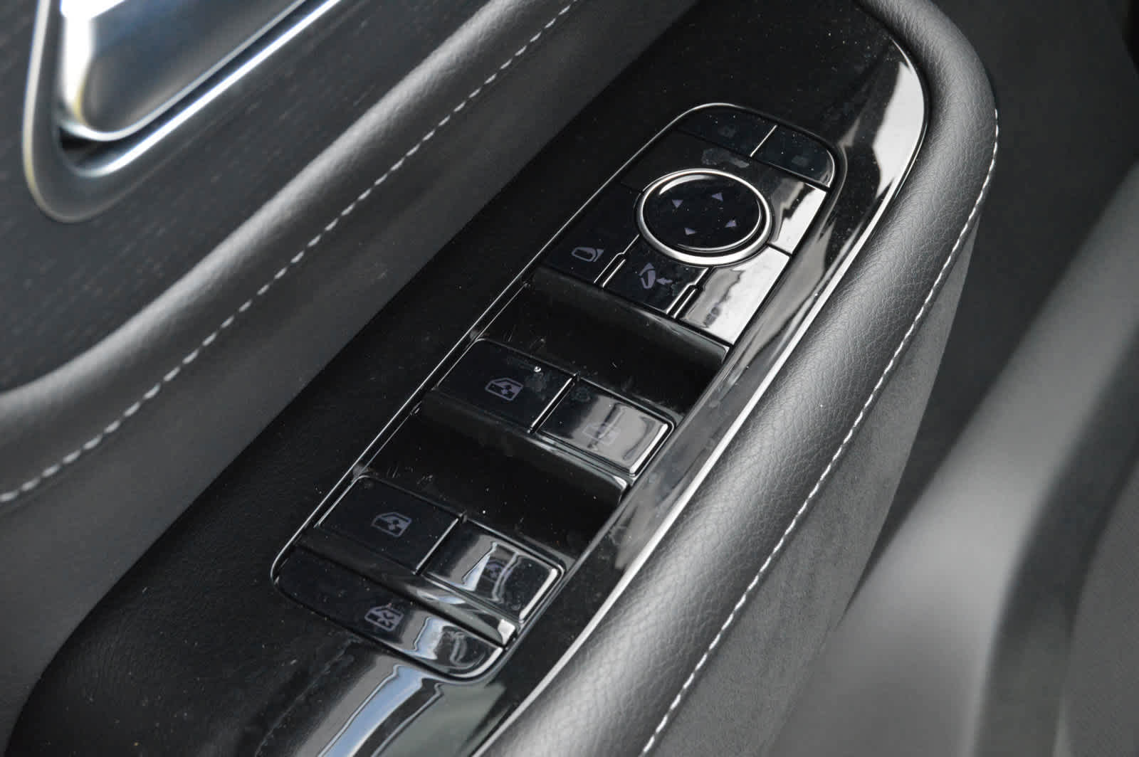 2025 Infiniti QX80 Sensory photo 16