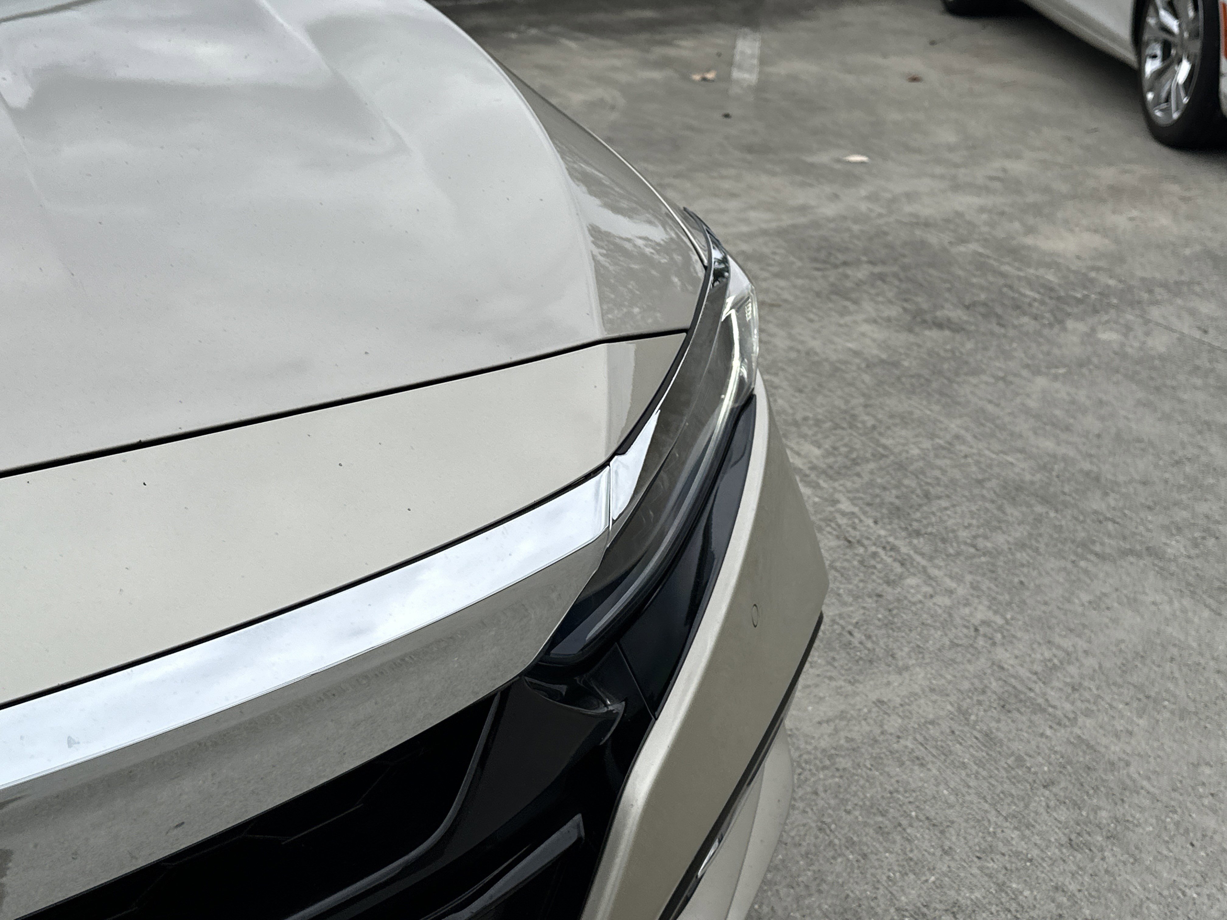 2018 Honda Accord Hybrid Touring photo 2