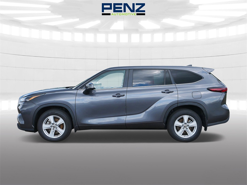2024 Toyota Highlander LE photo 4