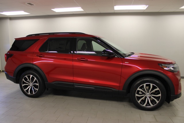 2025 Ford Explorer ST-Line photo 2