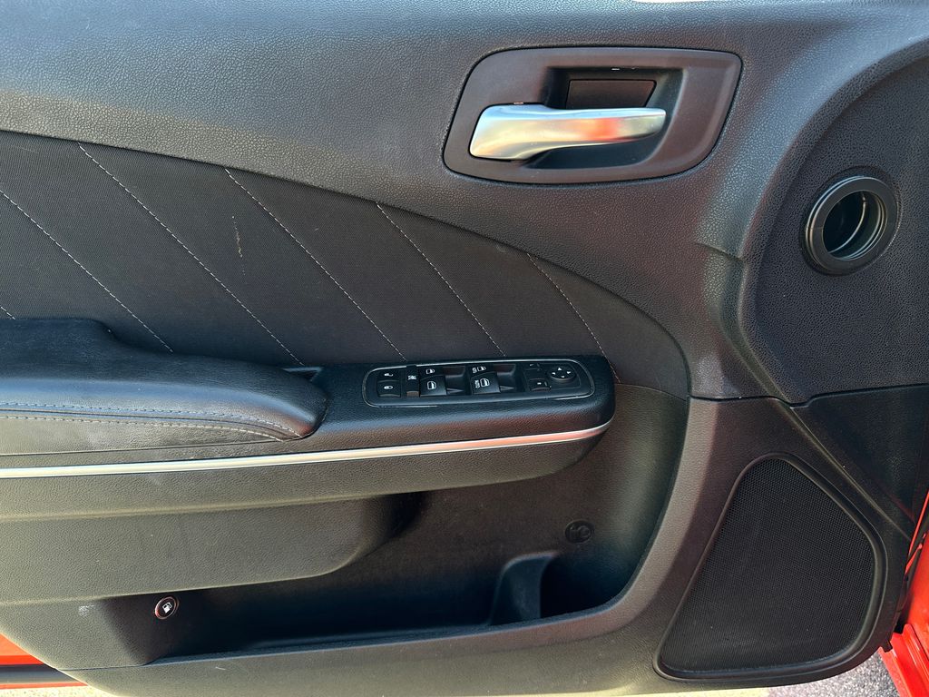 2018 Dodge Charger SXT Plus photo 12