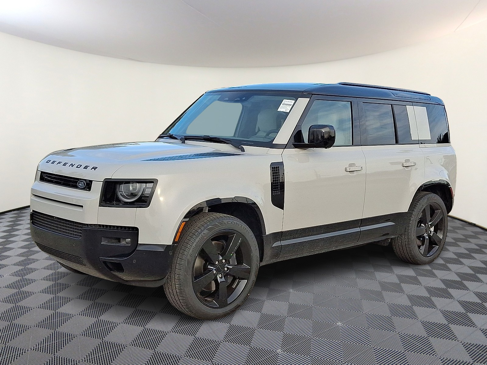 2026 Land Rover Defender X-Dynamic SE's photo