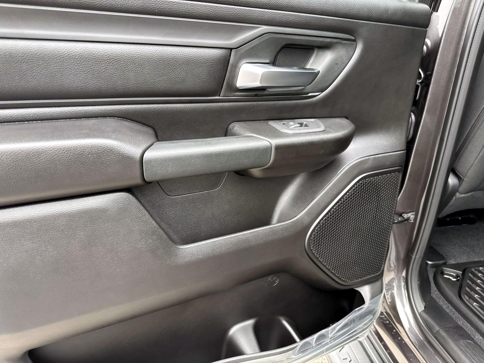 2025 Ram 1500 Tradesman photo 9