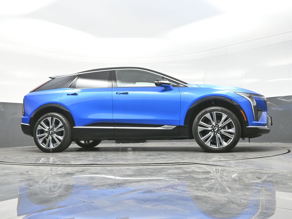 2025 Cadillac Optiq Luxury photo 14