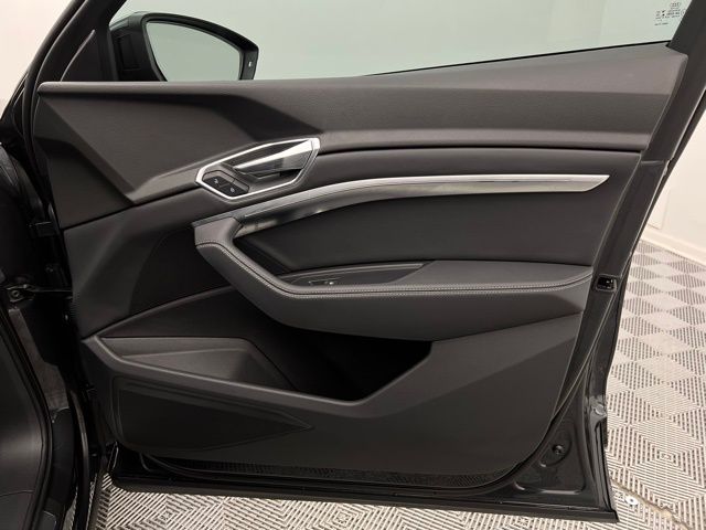 2022 Audi e-tron Premium photo 13