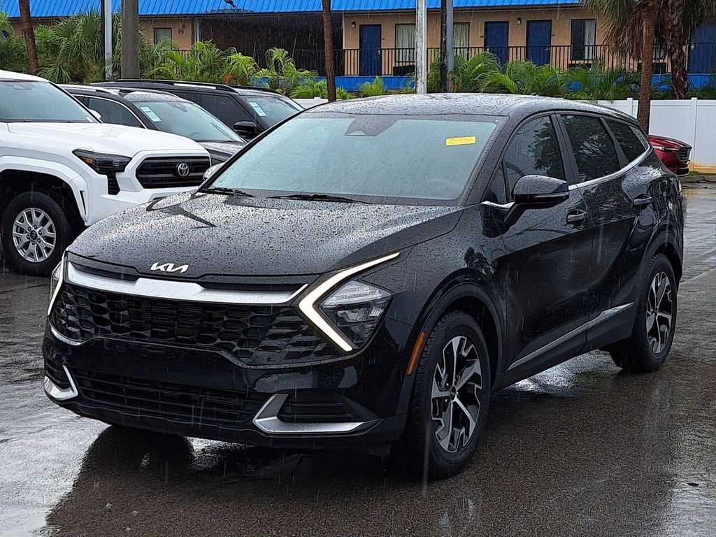 2023 Kia Sportage EX photo 2
