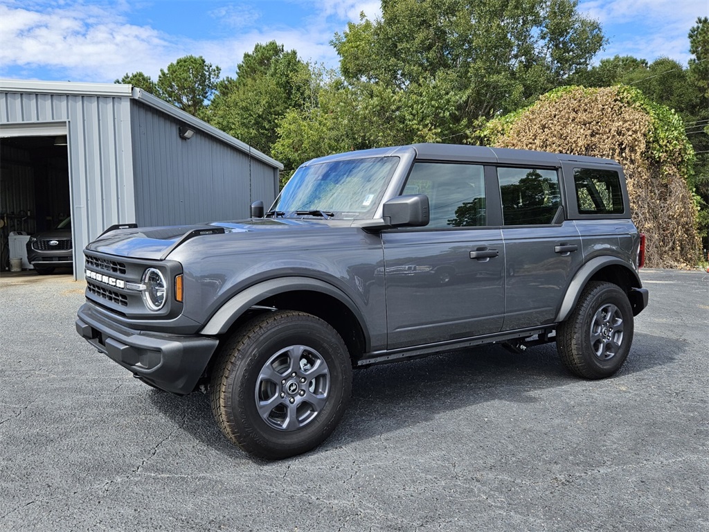 2025 Ford Bronco Base photo 3