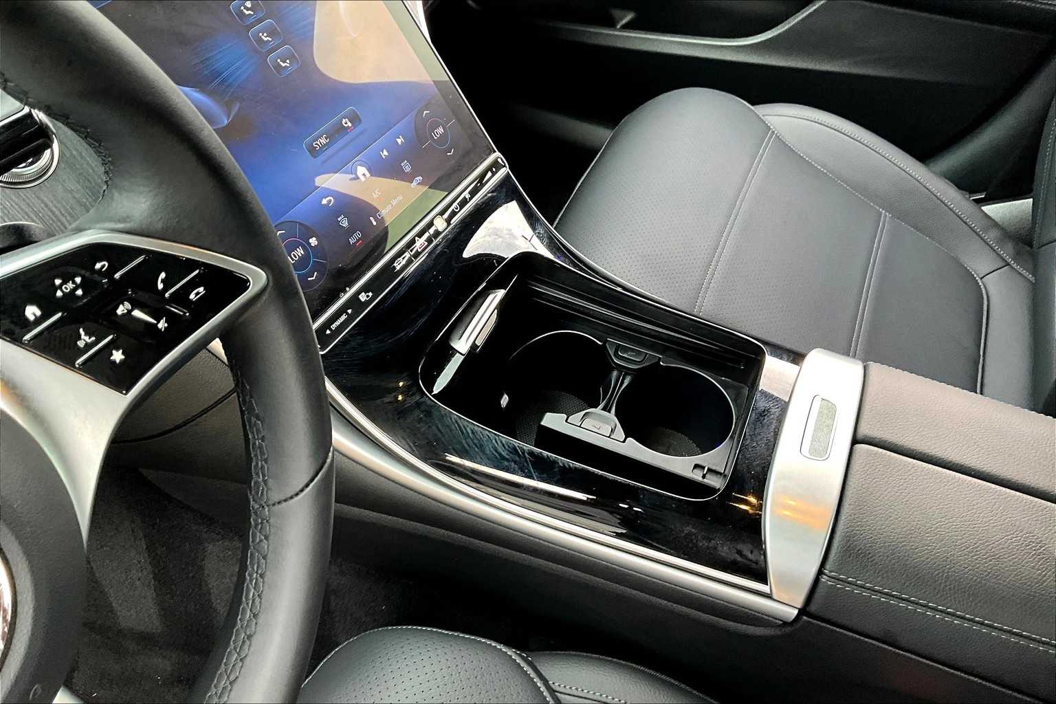 2025 Mercedes Benz C 300 photo 13