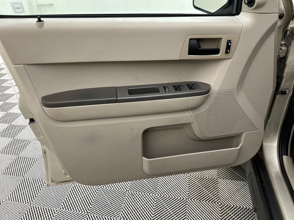 2010 Ford Escape XLS photo 18
