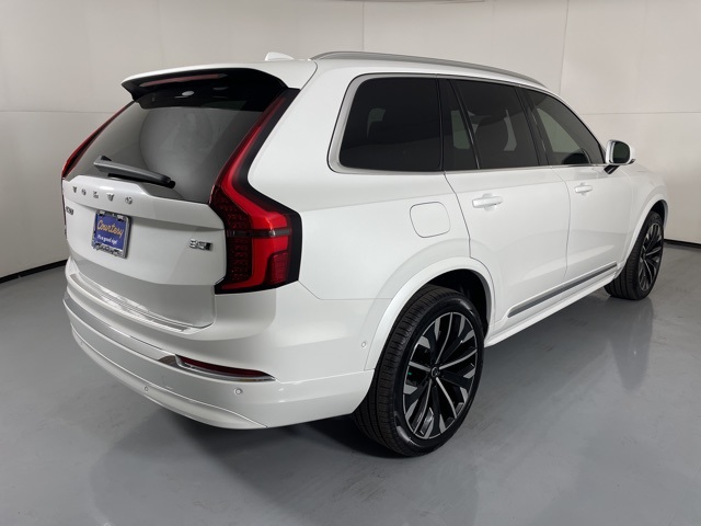 2025 Volvo XC90 B5 AWD Plus photo 8