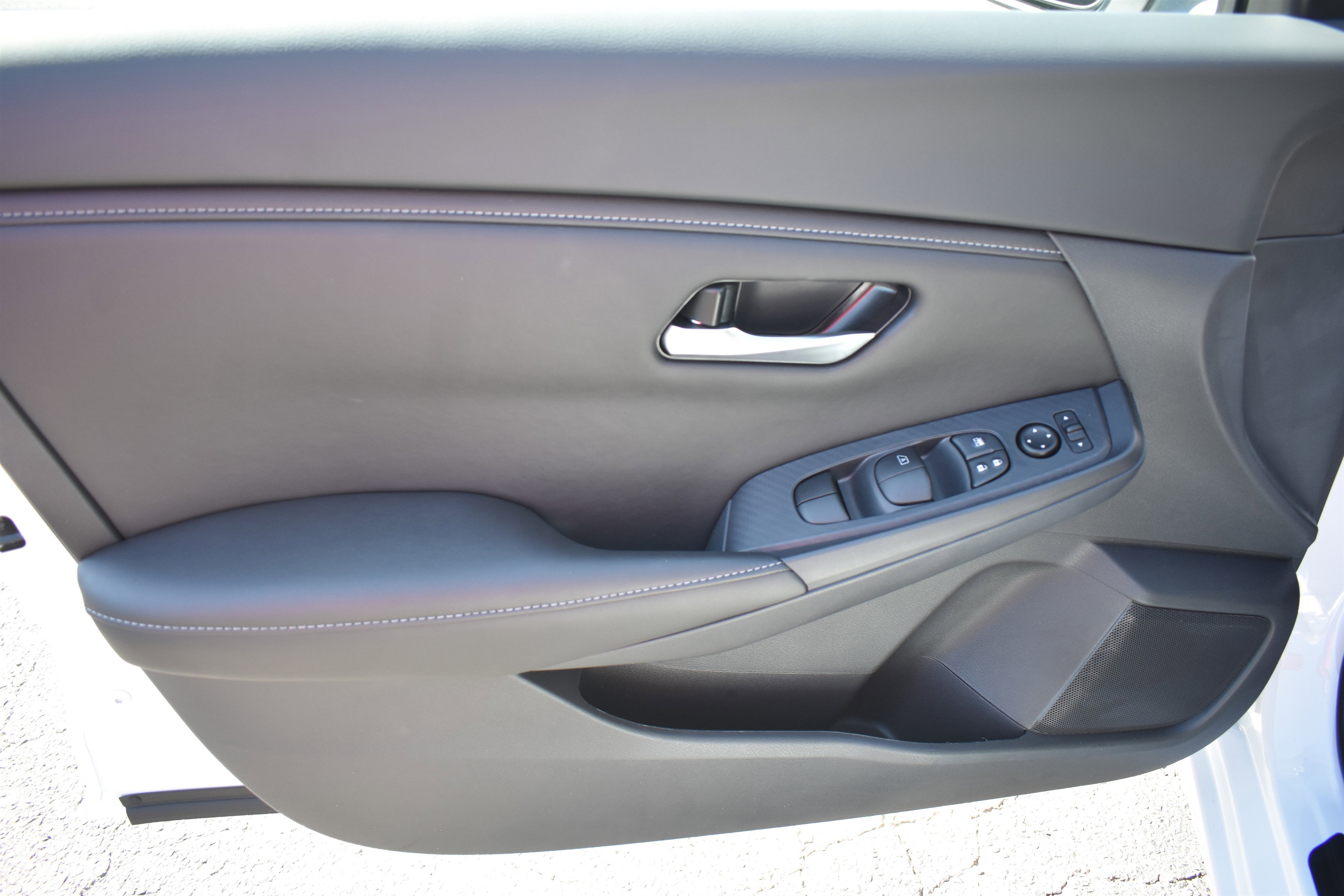 2025 Nissan Sentra SV photo 6