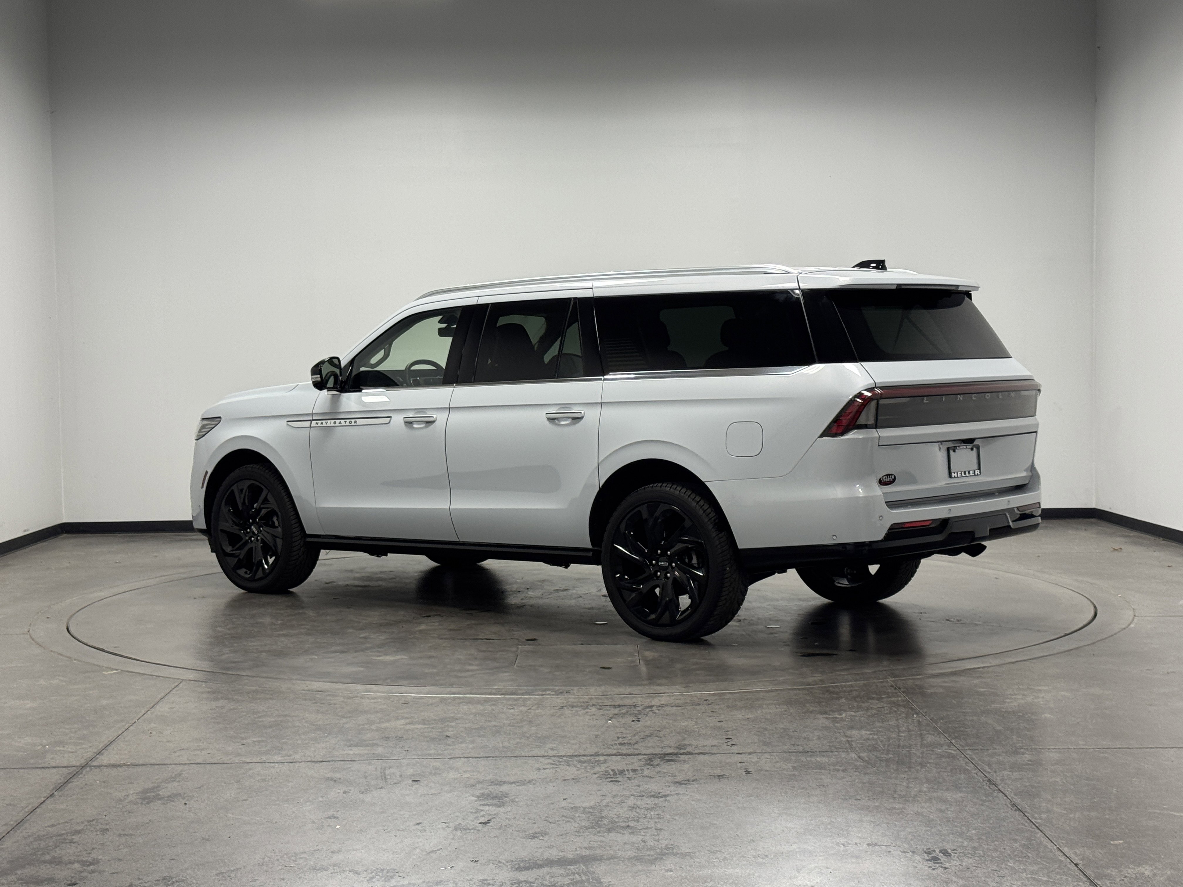 2025 Lincoln Navigator L Reserve photo 3