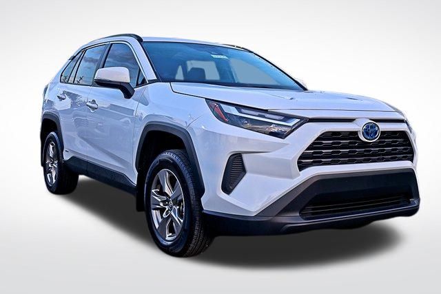 2024 Toyota RAV4 XLE's photo