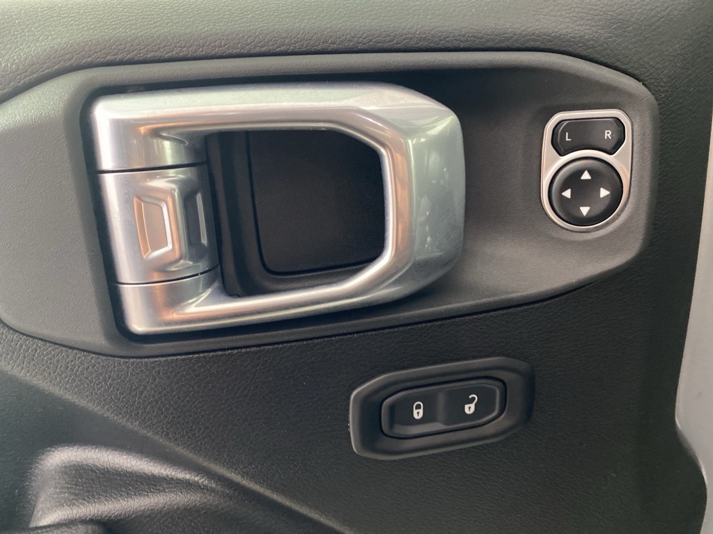 2024 Jeep Wrangler Rubicon photo 11