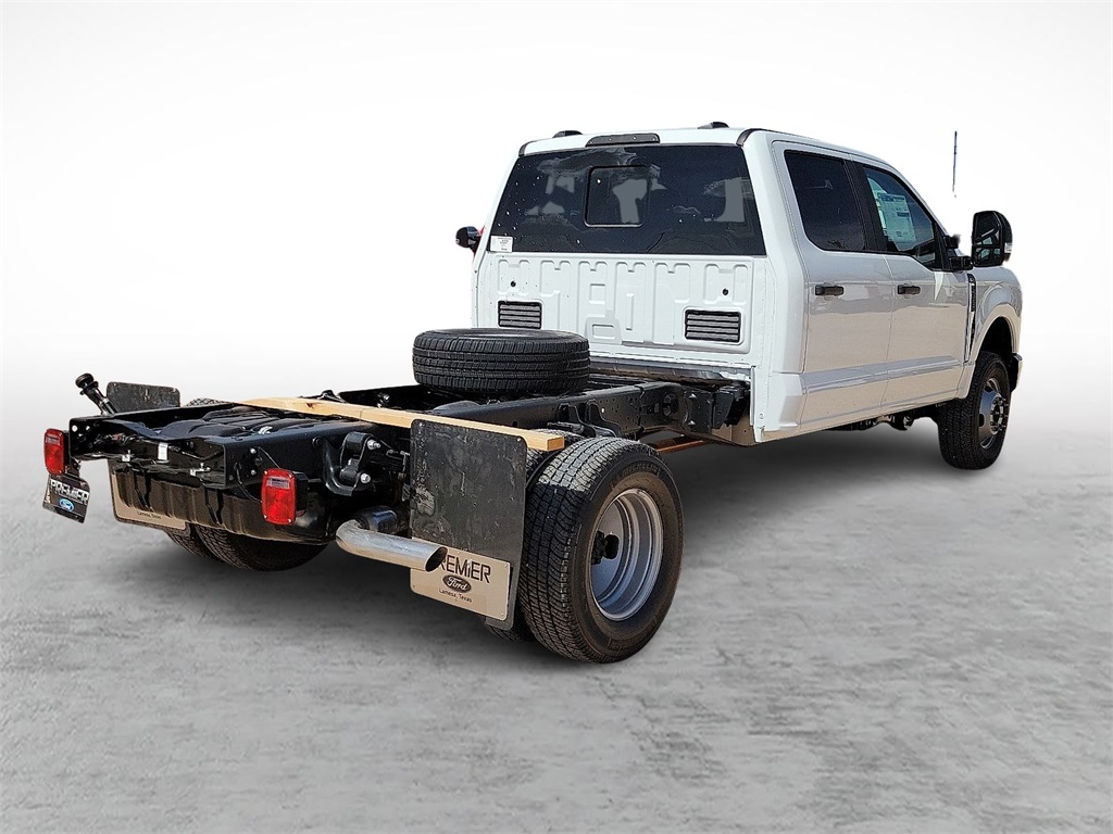 2025 Ford F-350 photo 11