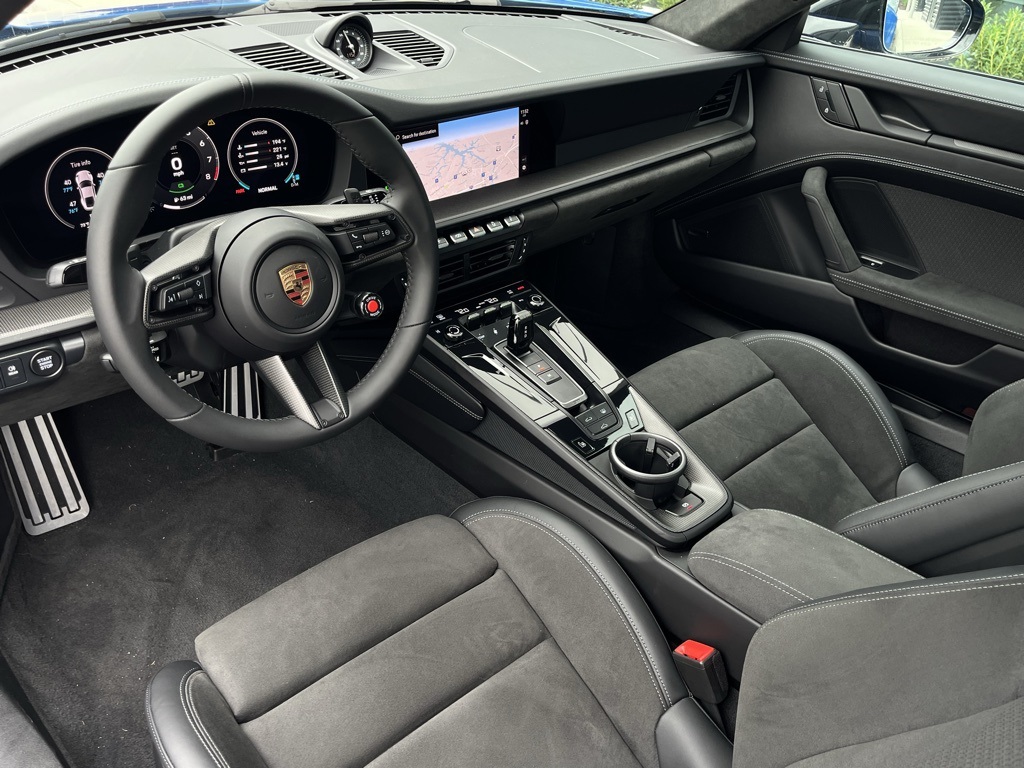 2025 Porsche 911 GTS photo 4