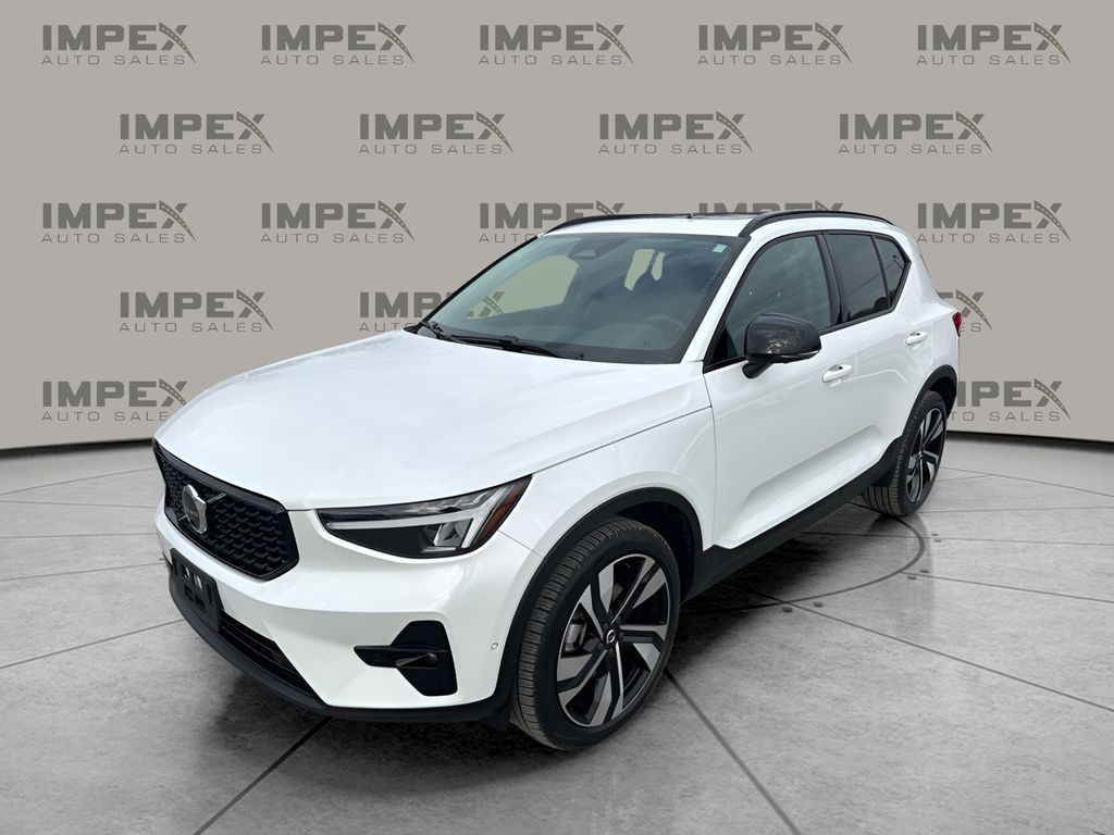 2025 Volvo XC40 Plus