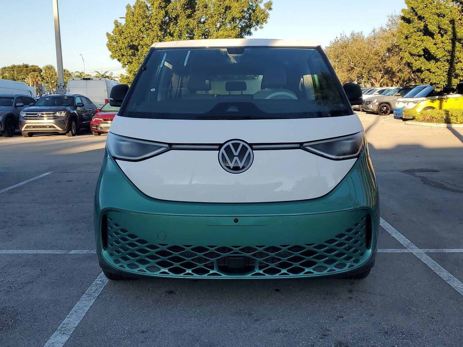 2025 Volkswagen ID. Buzz photo 2