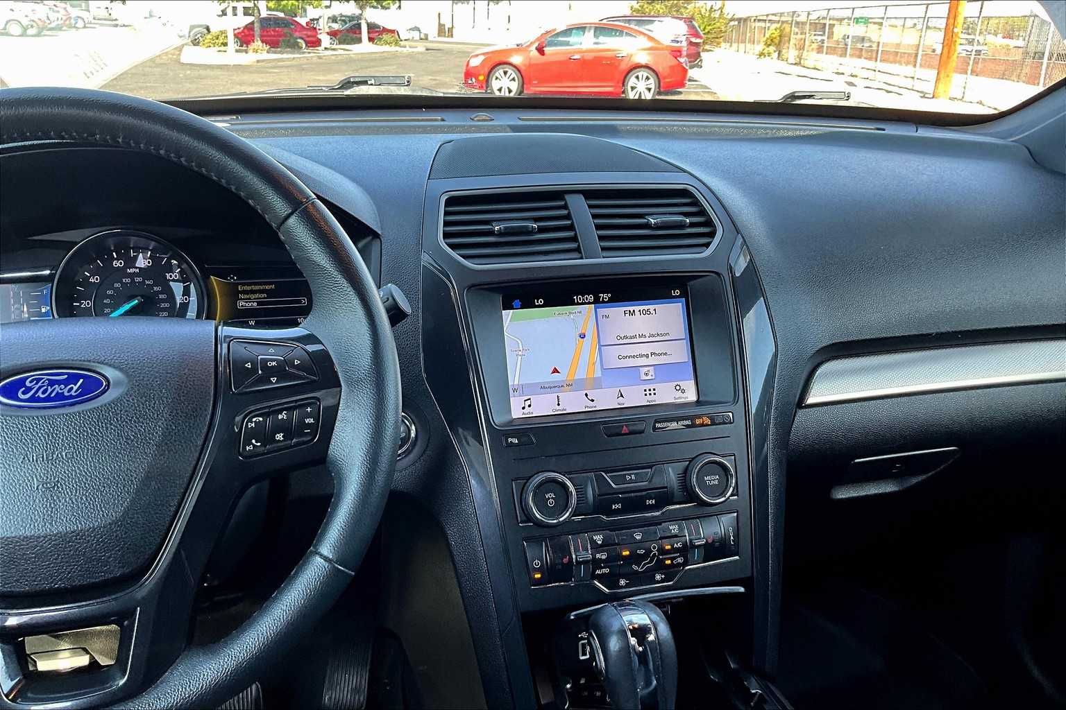 2019 Ford Explorer XLT photo 3