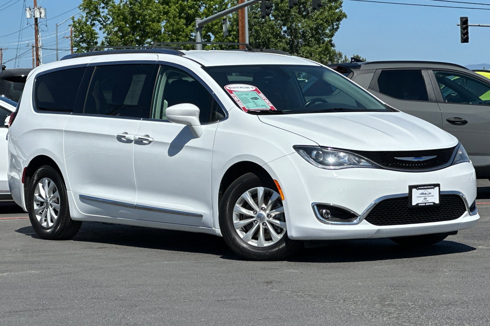 Used 2019 Chrysler Pacifica Touring L with VIN 2C4RC1BG4KR613598 for sale in Central Point, OR