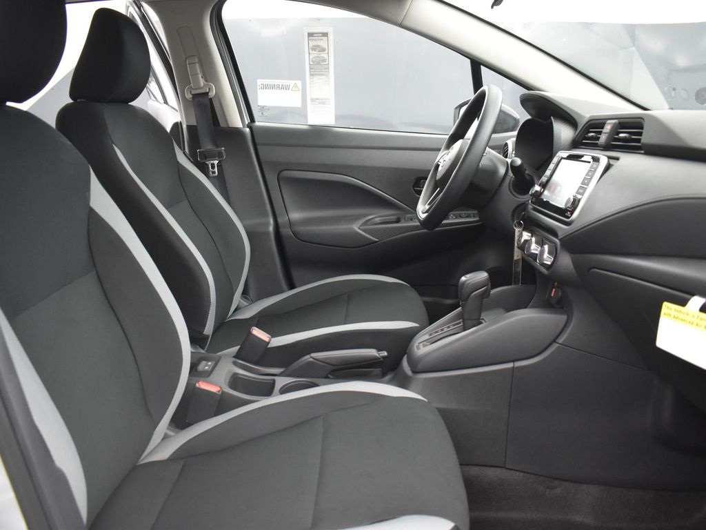 2025 Nissan Versa 1.6 S photo 22