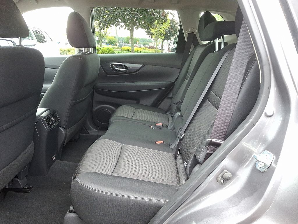 2019 Nissan Rogue SV photo 10