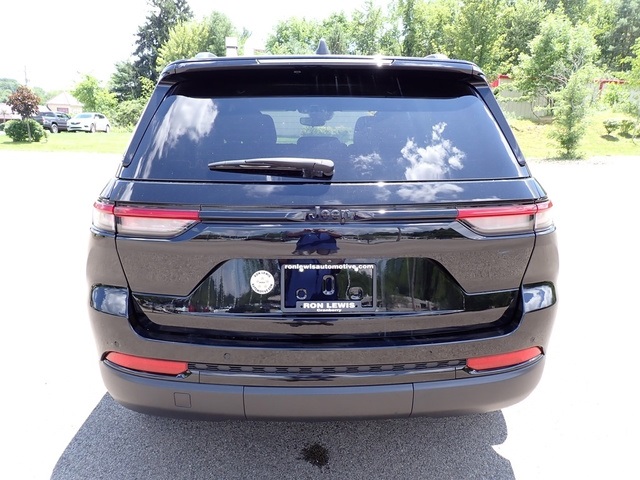 2023 Jeep Grand Cherokee Altitude photo 4