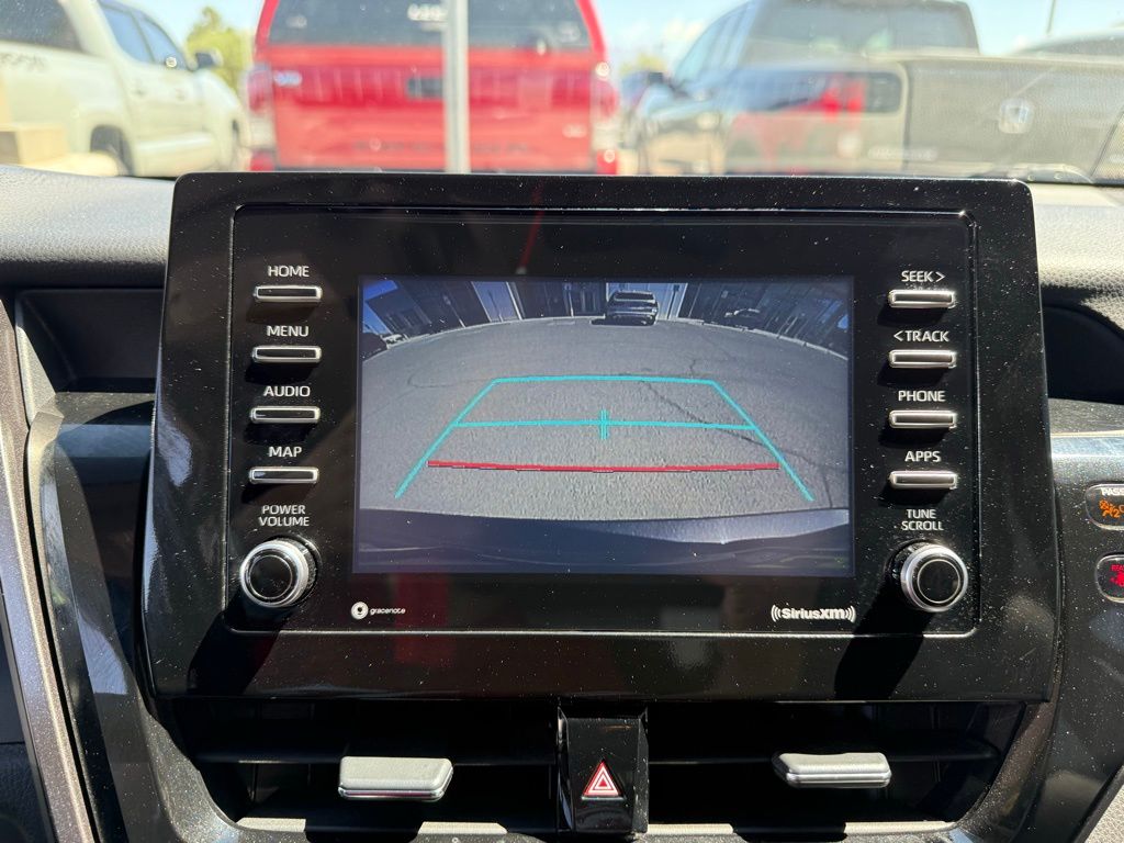 2022 Toyota Camry SE photo 9